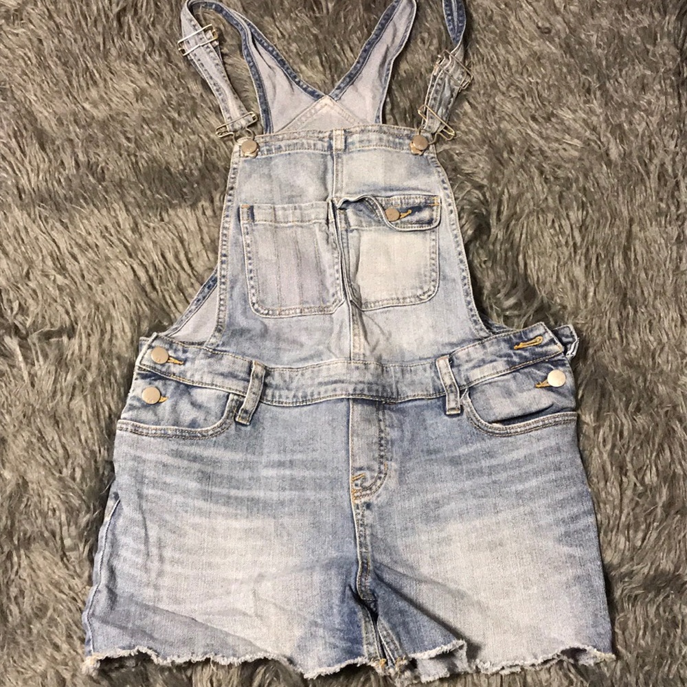 Overall shorts